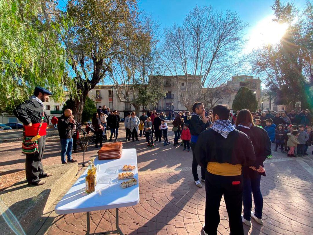 Imagen de una edición anterior de este tradicional acto de la búsqueda de L'Home de les Orelles