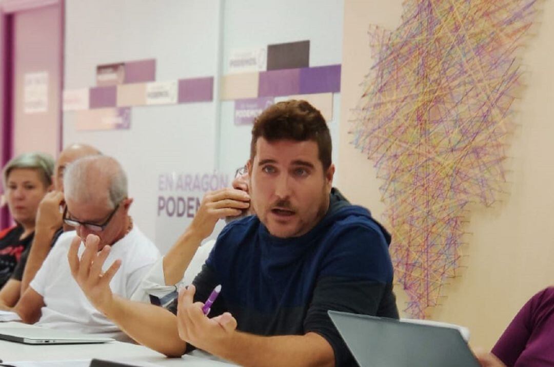 Nacho Escartín, durante una reunión de Podemos Aragón 