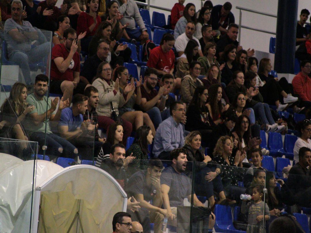 Público en el Municipal de Tías en un partido del Magec Tías contra la Violencia de Género de Liga Femenina 2 de baloncesto.