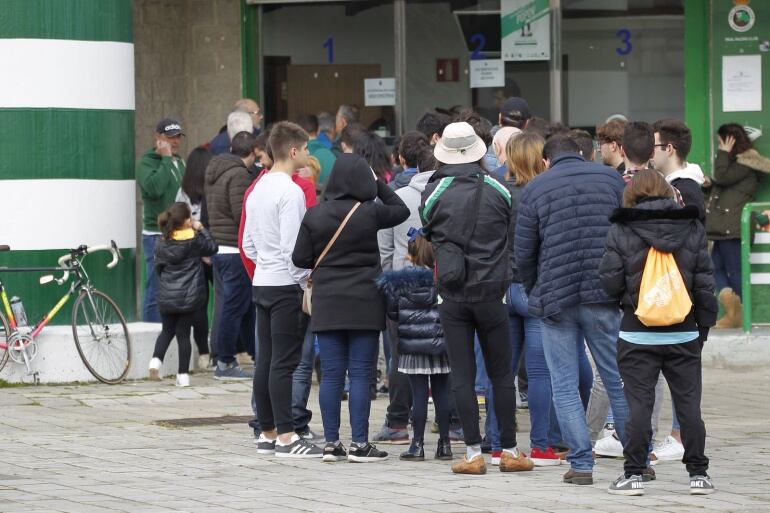 Colas en la taquilla del Racing en El Sardinero