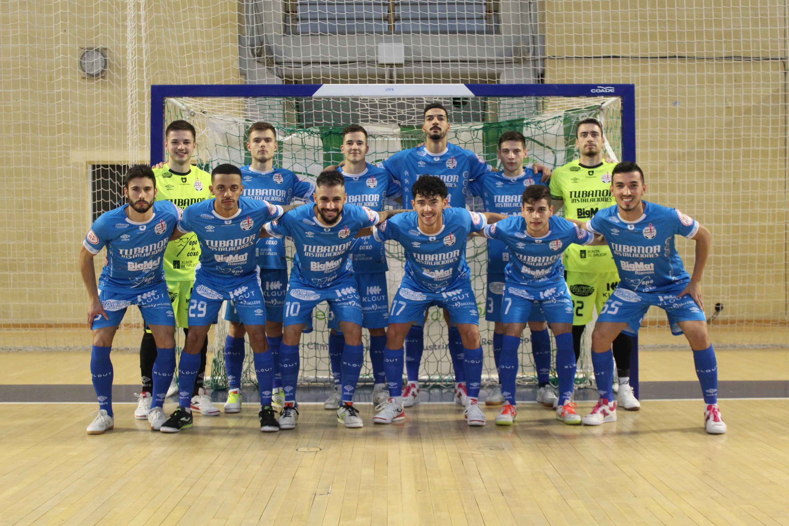 Formación del Noia que logró el histórico triunfo en su debut en Primera División