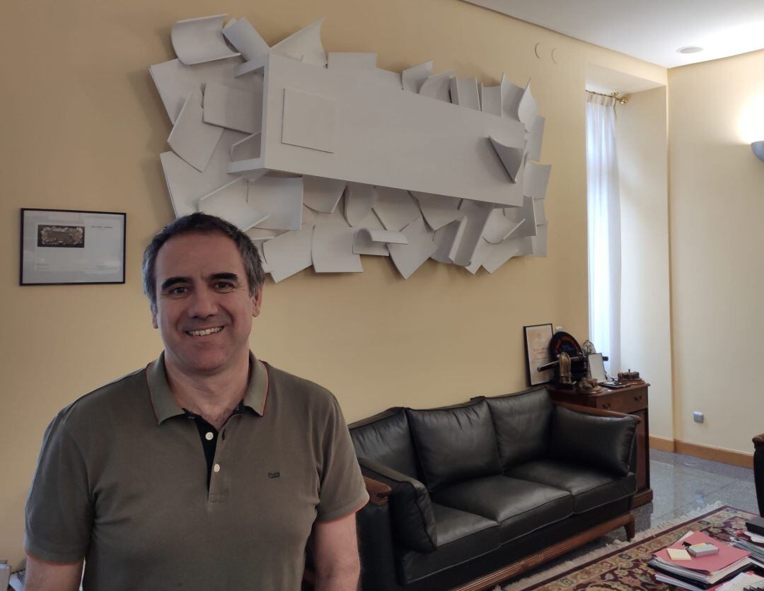 El primer edil eibarrés llama a la responsabilidad individual a la hora de no favorecer que se propague el coronavirus