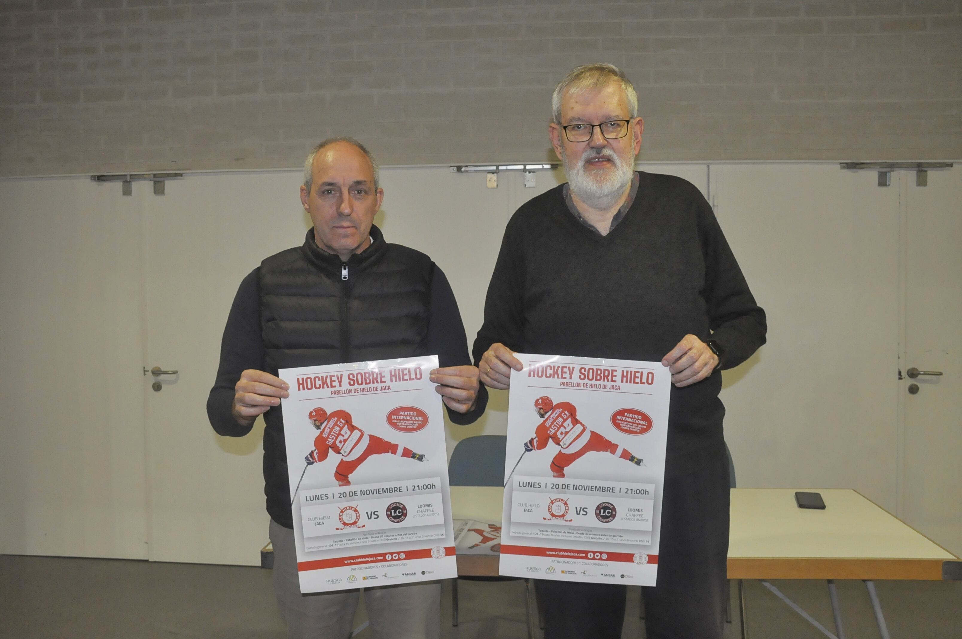 Roberto Cajal, vicepresidente del Club Hielo Jaca, y Antonio Lecuona, vocal del Club, presentaban la cita de este lunes