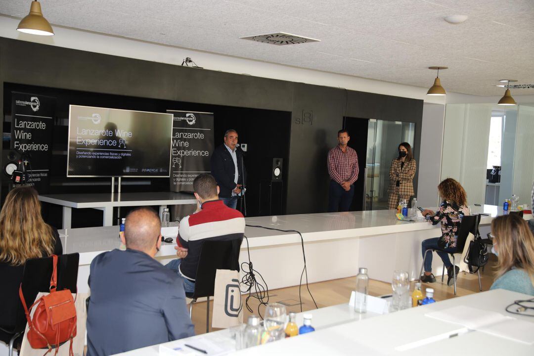 Un momento de la inauguración de las jornadas por parte del consejero de Turismo y Agricultura del Cabildo de Lanzarote, Ángel Vázquez.