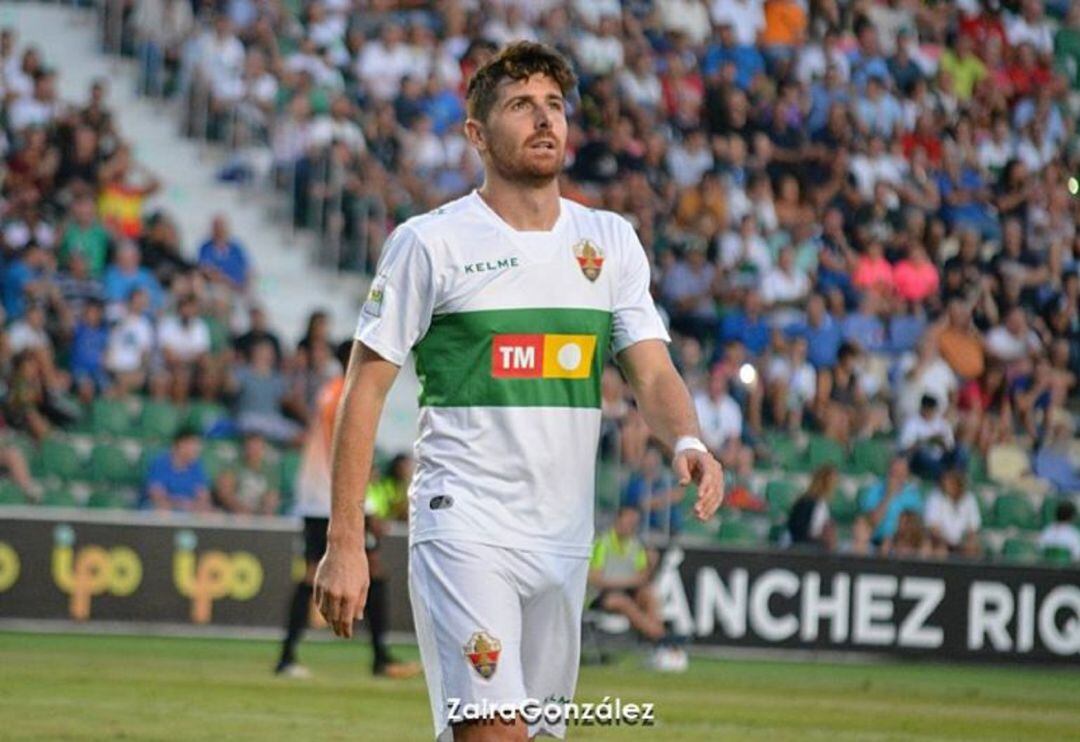 Javi Flores en un partido con el Elche en el Martínez Valero