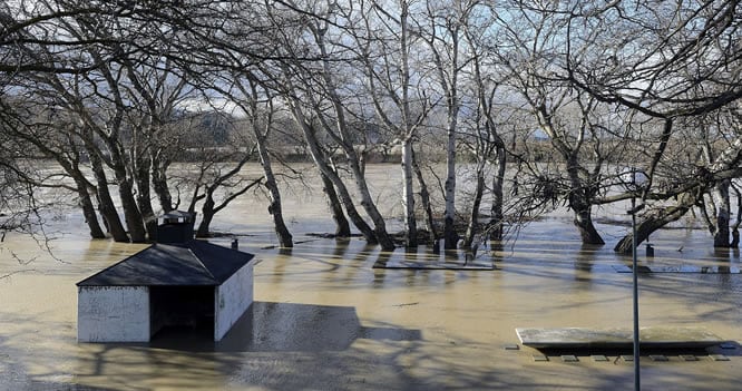 Vista de la crecida del río Ebro a su paso por la localidad de Gallur (Zaragoza).El río Ebro a su paso por Zaragoza ha alcanzado los 2,70 metros de altura