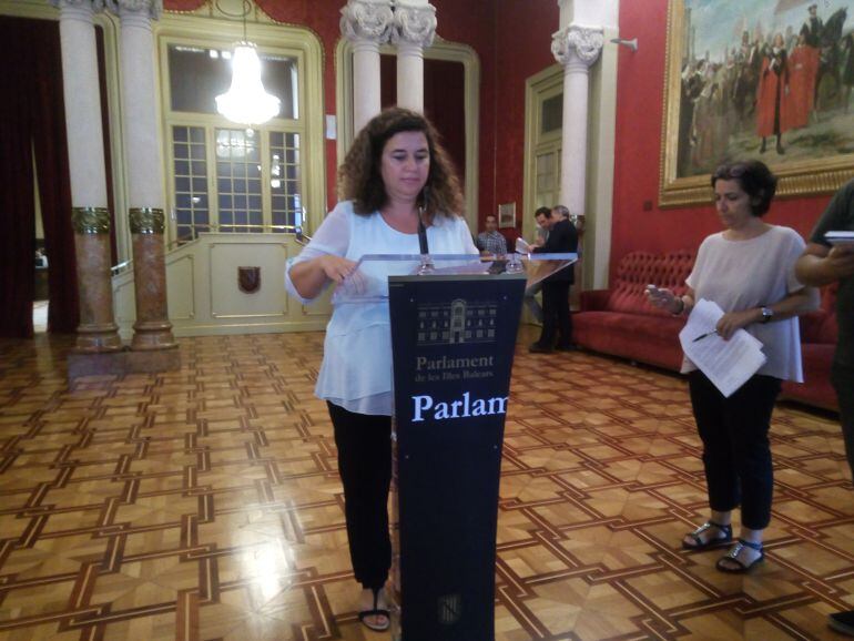 Pilar Costa, portavoz del Govern, comparece en una rueda de prensa convocada de urgencia.