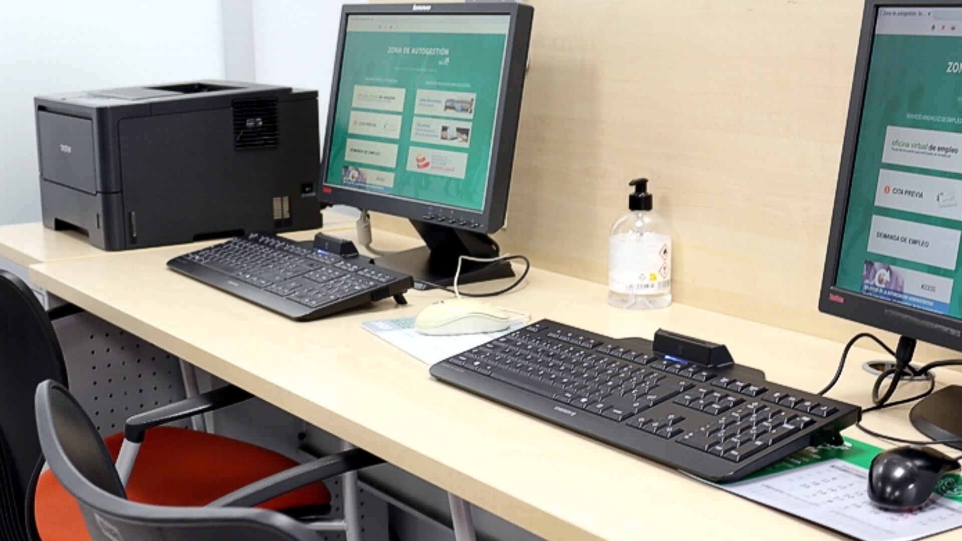 Zona de Autogestión de la oficina del Servicio Andaluz de Empleo en Antequera