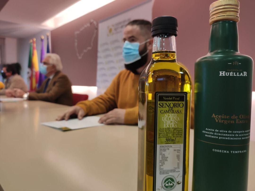 Se trata de dos exquisitos Aceites de Oliva Vírgen Extra de la comarca de Sierra Mágina, en la provincia de Jaén