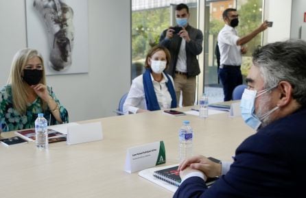 La consejera de Cultura, Patricia del Pozo, y el ministro de Cultura, José Manuel Rodríguez Uribes, durante la reunión de trabajo.