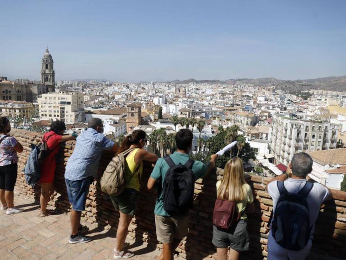 Solo siete inspectores para controlar casi 40.000 viviendas turísticas de Málaga