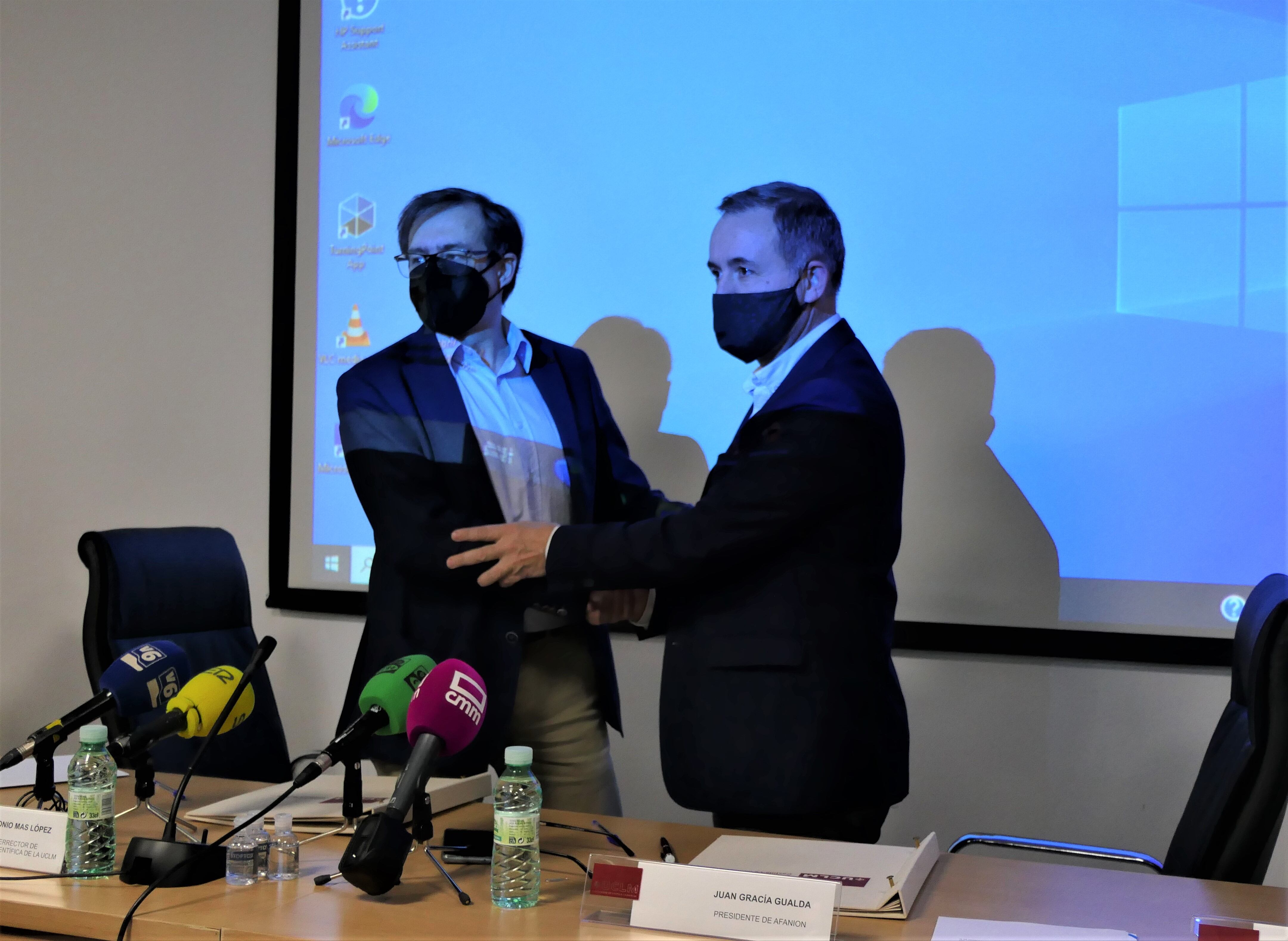 La UCLM y Afanion renuevan el mecenazgo de investigación en cáncer infantil ‘Antonio Cepillo’