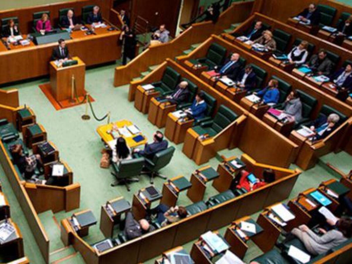 Más mujeres que hombres en el Parlamento Vasco