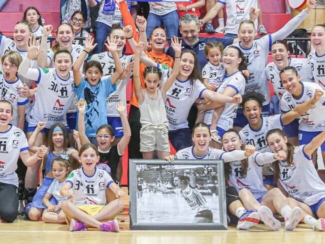 Despedida de Bea Escribano de la afición de Elda