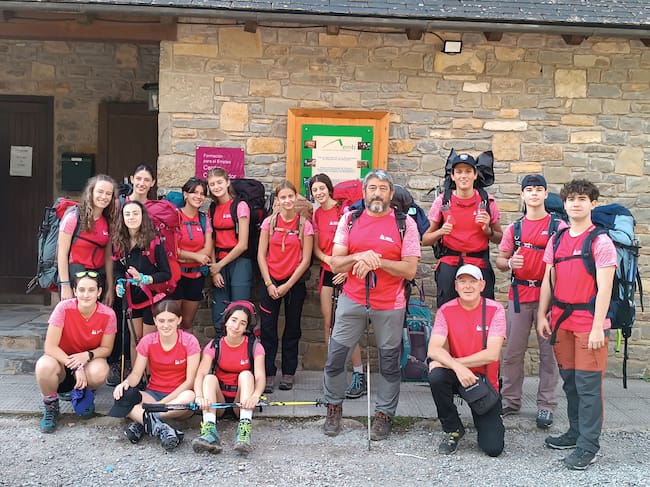 El ejeano José Ángel Sánchez recibe la insignia de oro de la FAM