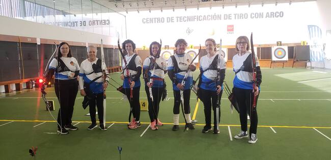 Les competidores menorquines van demostrar un alt nivell en aquest esport que ajuda a prevenir i millorar el limfedema a les dones a que han patit un càncer de pit.