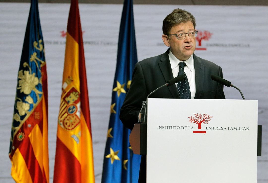 El presidente de la Generalitat, Ximo Puig, interviene durante la inauguración del XXI Congreso Nacional de la Empresa Familiar en el Palacio de Congresos de Valencia.