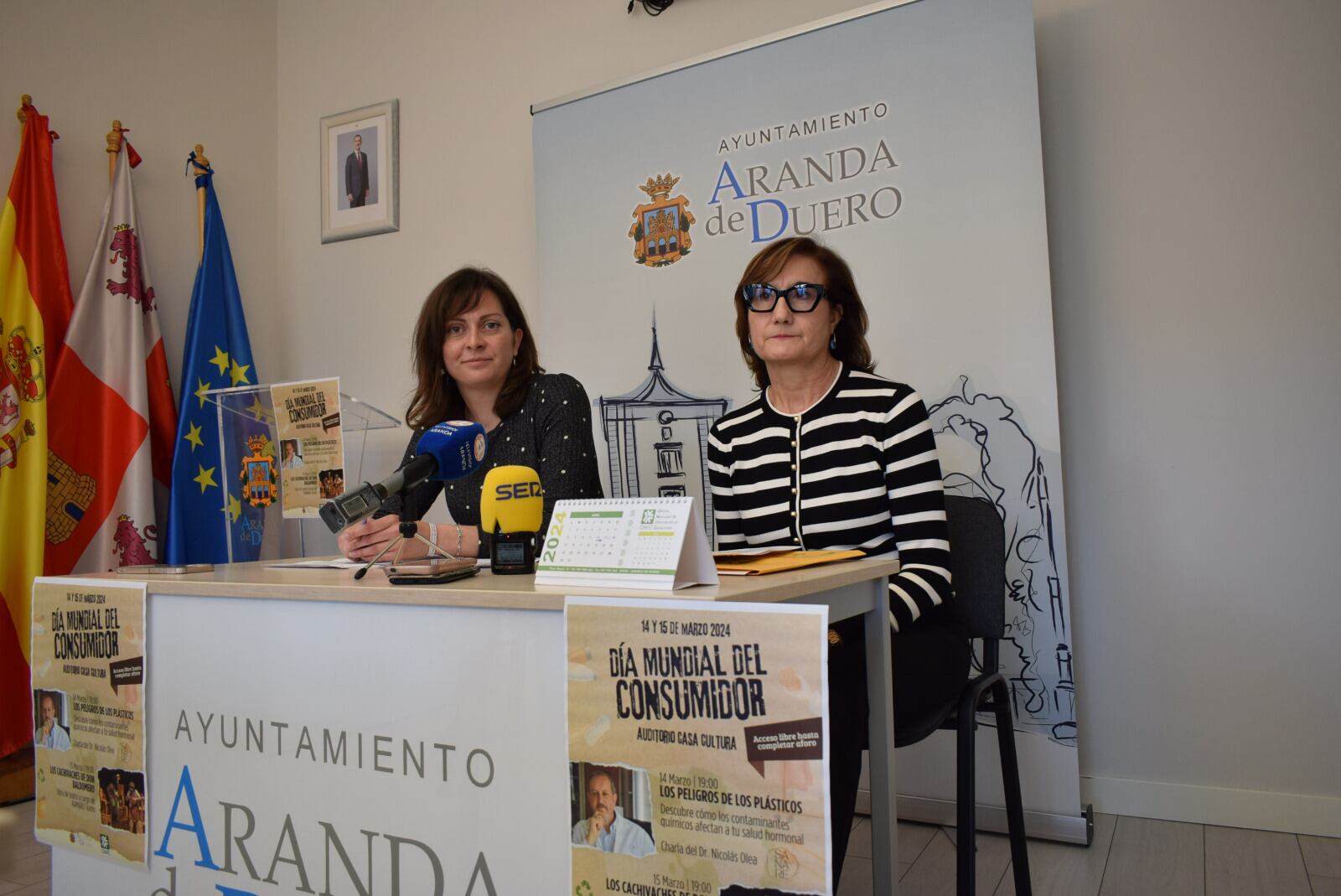 Pilar Hernández (dcha), directora de la OMIC, y Belén Esteban, concejal de Consumo