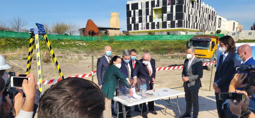 Momento del acto de colocación de la primera piedra del Conservatorio Superior de Música de Jaén.