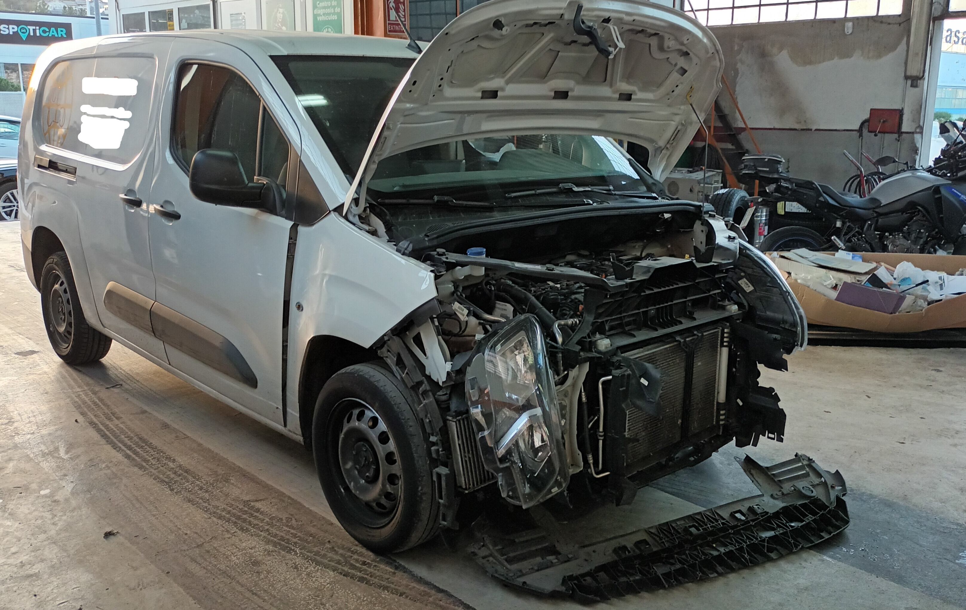 Vehículo implicado en el siniestro vial en O Picouto (Ramirás), que posteriormente se dio a la fuga