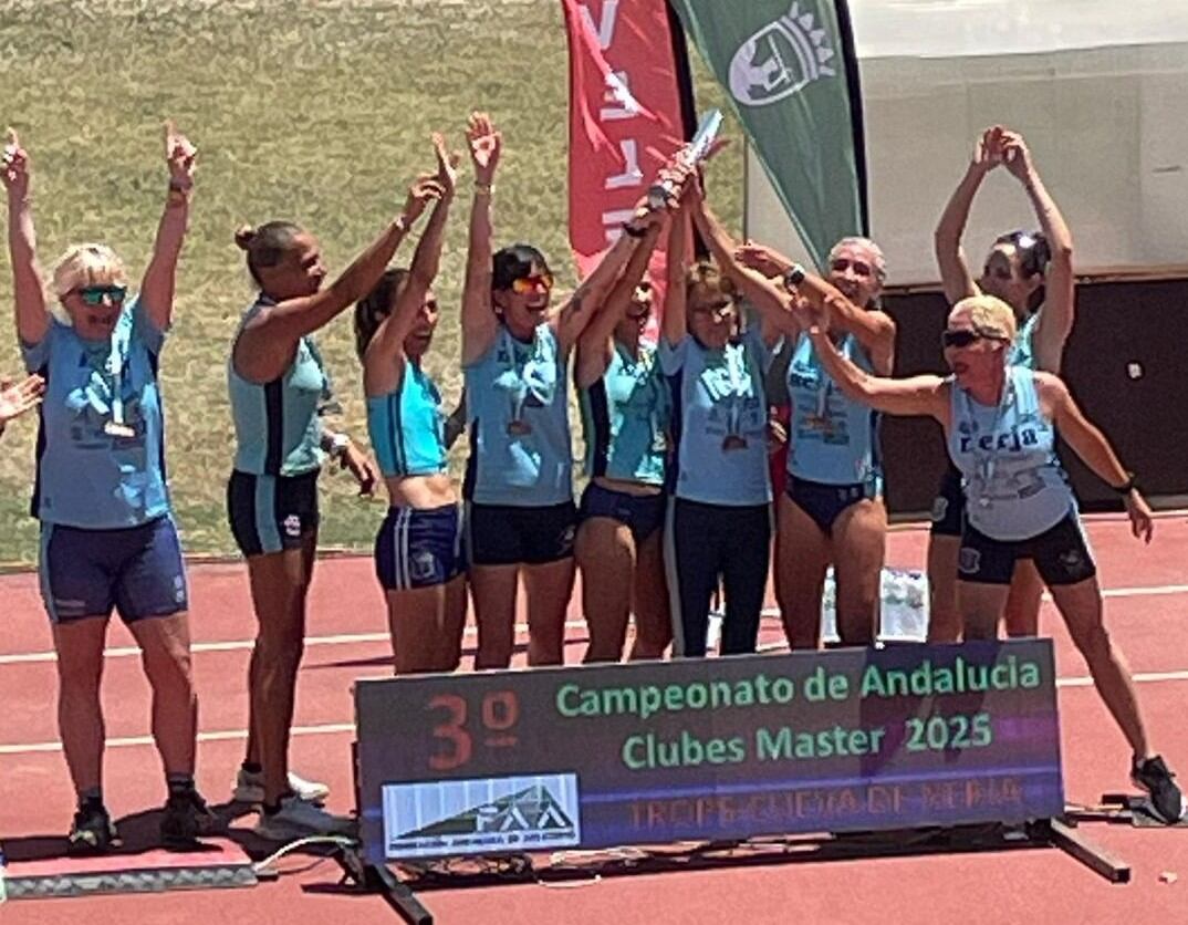 Equipo femenino del Trops-Cueva de Nerja de Atletismo