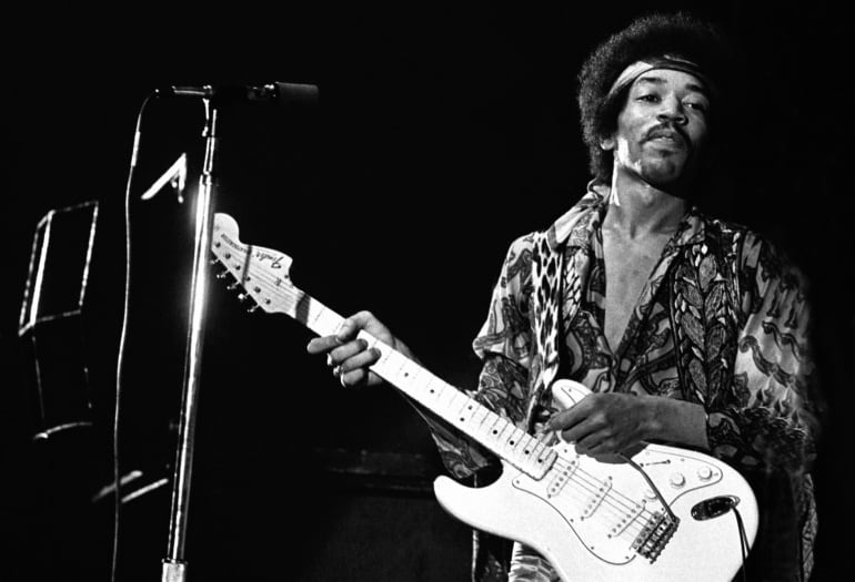 Jimi Hendrix en un concierto en Copenhague en 1970