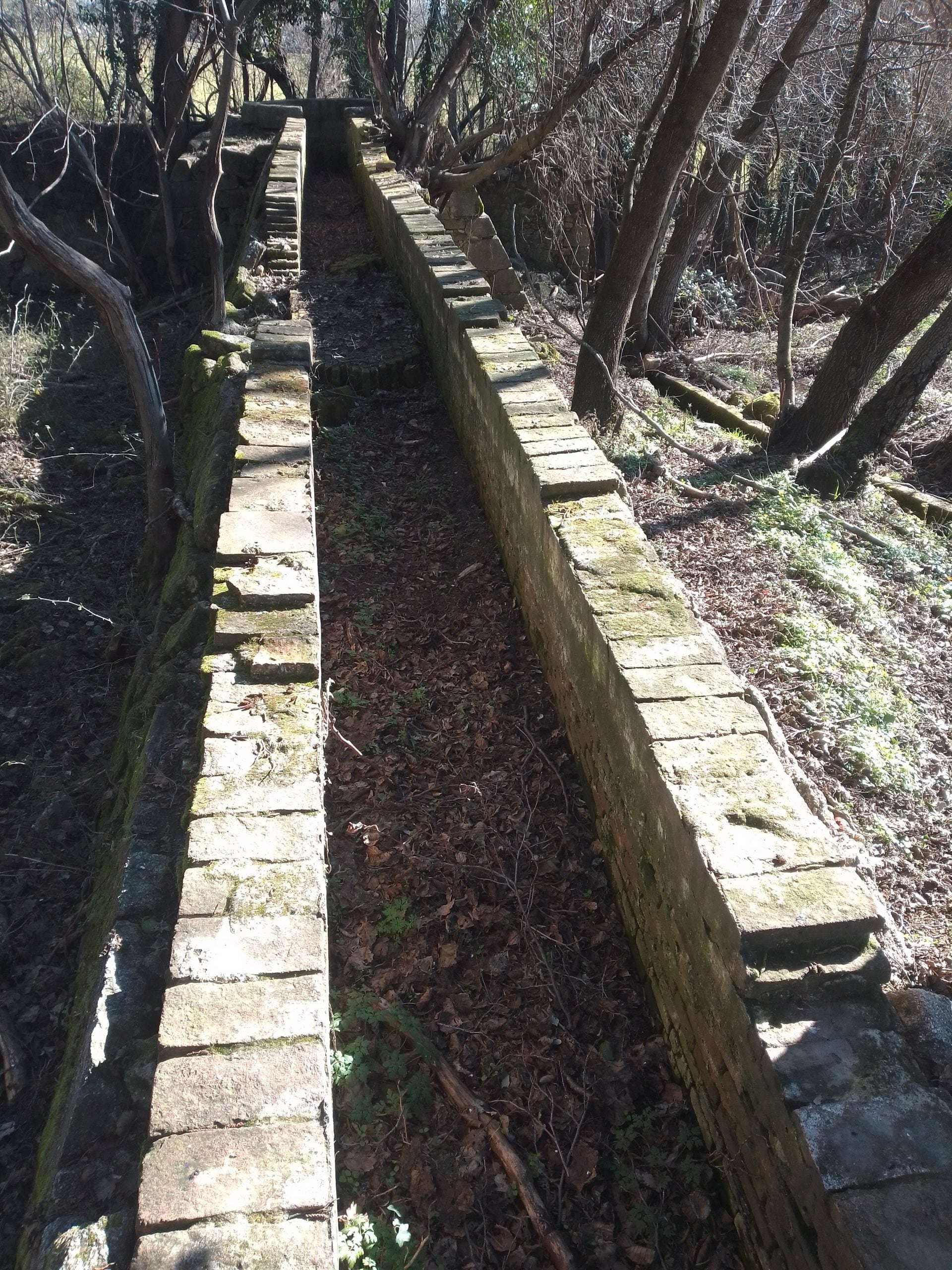 Canal para conducir el agua hasta el molino