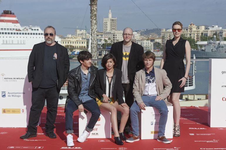 MALAGA, SPAIN - APRIL 18:  (L-R) Spanish director Alex de la Iglesia, actor Jorge Clemente, actress Beatriz Medina, director Zoe Berriatua, actor Emilio Palacios and actress Carolina Bang attend &quot;Los Heroes del Mal&quot; photocall dutring the 18th Malaga Film 