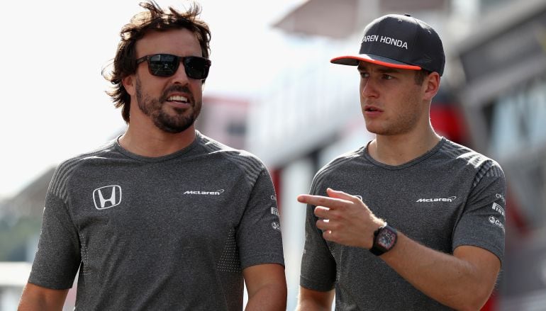 Fernando Alonso y Stoffel Vandoorne, durante un Gran Premio de la presente temporada