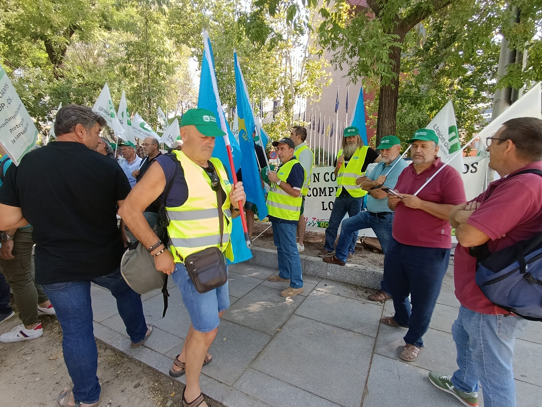 Imatge de la protesta, facilitada per Unió de Pagesos on es poden reconèixer membres d&#039;aquest sindicat agrari.