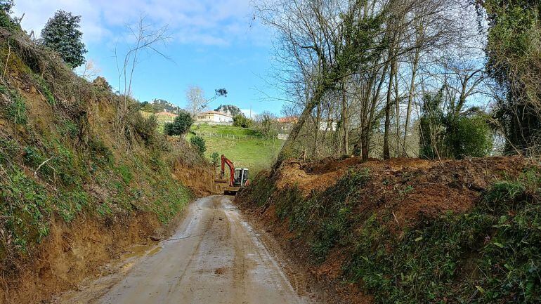 Obras de ensanchamiento de la vía verde de Alén.