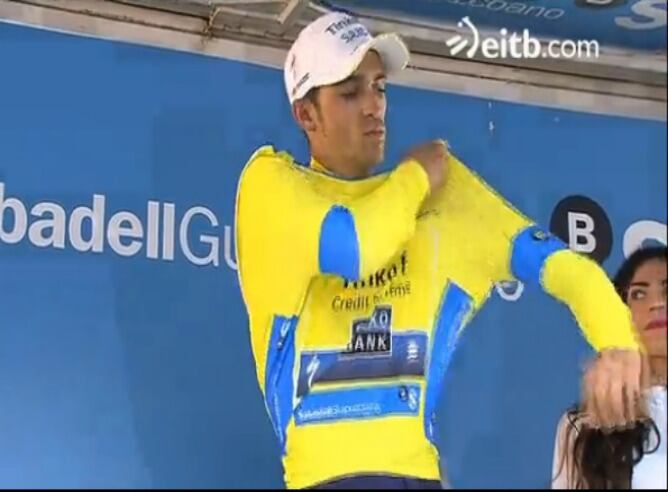Alberto Contador se enfunda el maillot de líder la Vuelta al País Vasco