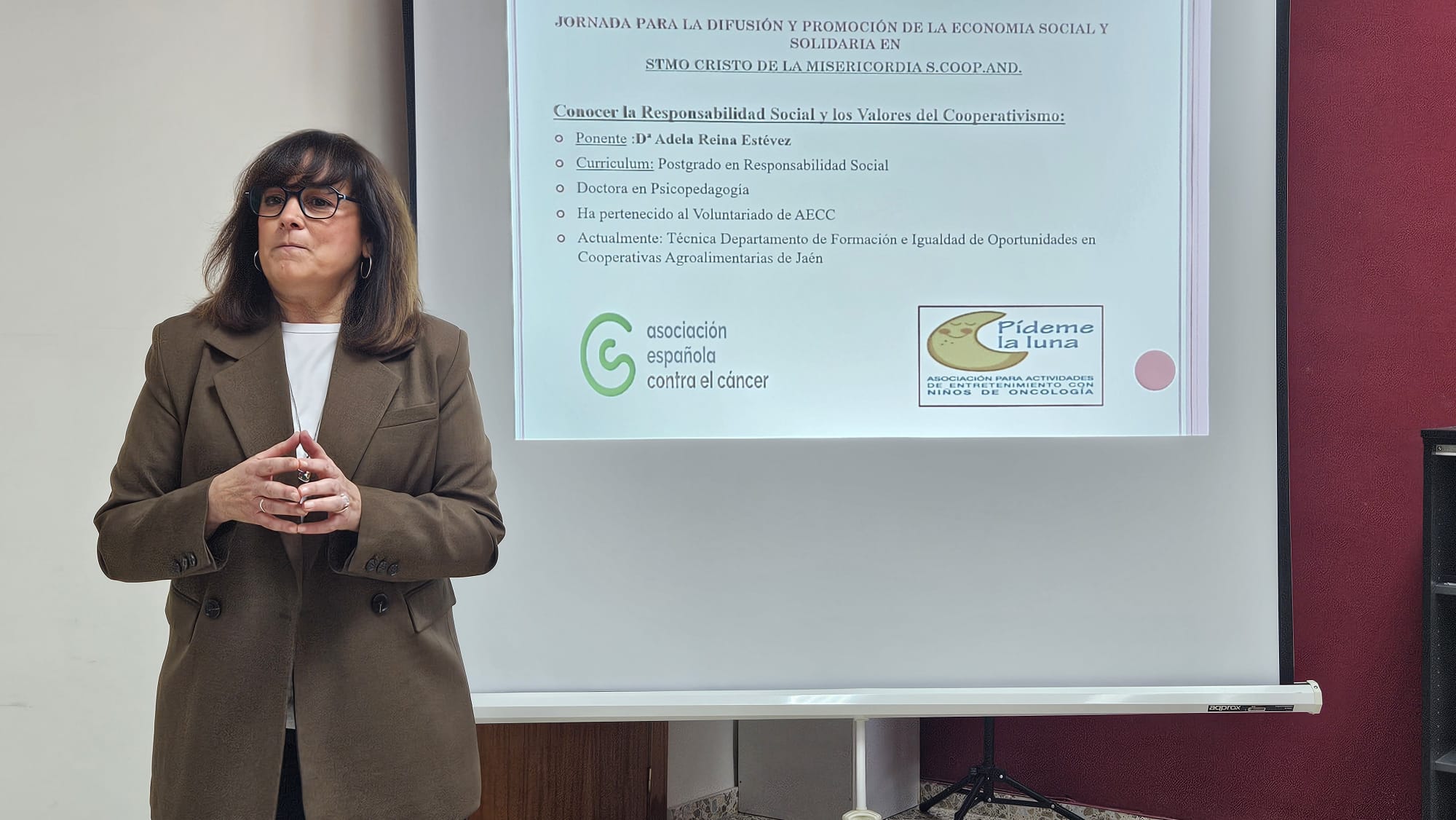 Momento de la charla de Adela Sierra de Cooperativas Alimentarias de Andalucía