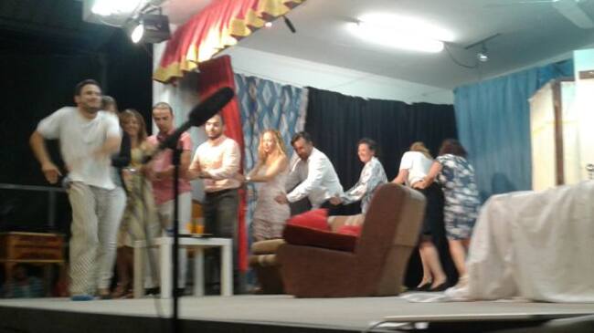 El grupo de teatro de Las Rinconadas en una de sus representaciones.