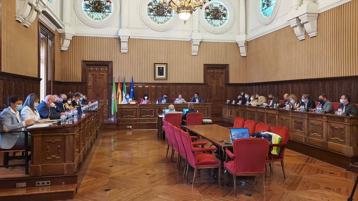 La seguridad y la salud en el trabajo, en el centro del pleno de la Diputación Provincial