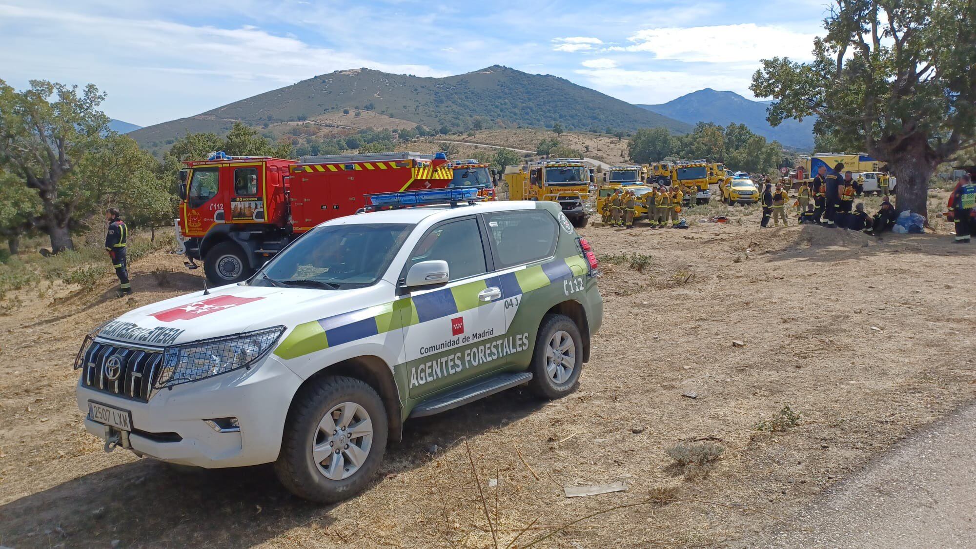 Miembros del operativo en la Sierra Norte descansando