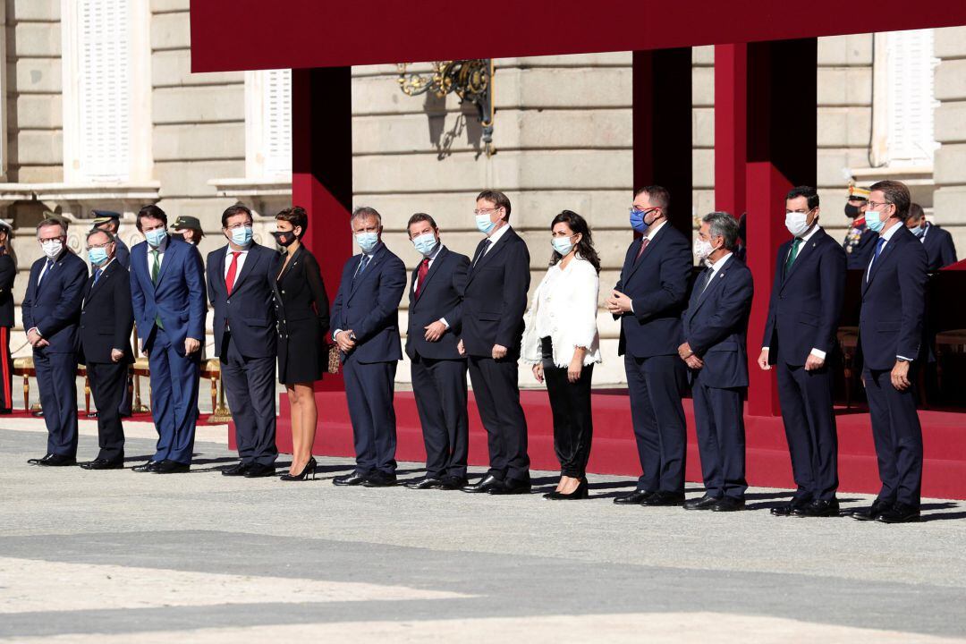 Los presidentes autonómicos durante el acto militar 