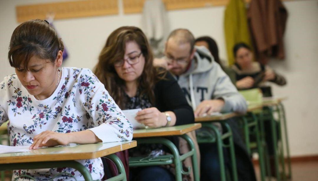 Aspirantes al cuerpo de maestros durante los exámenes en Castilla-La Mancha