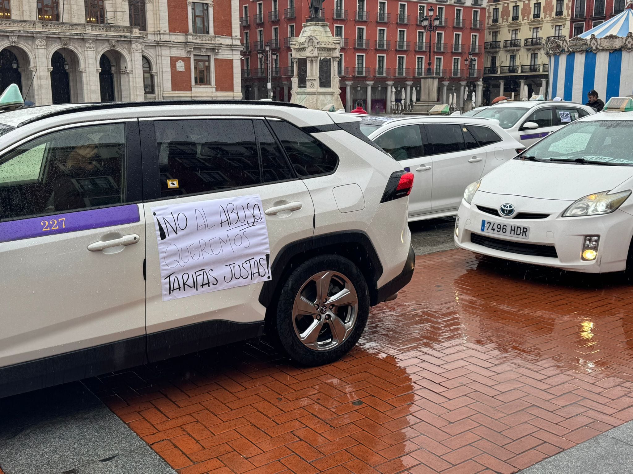 La subida de los seguros saca a los taxis a las calles: denuncian incrementos de más de 1.000