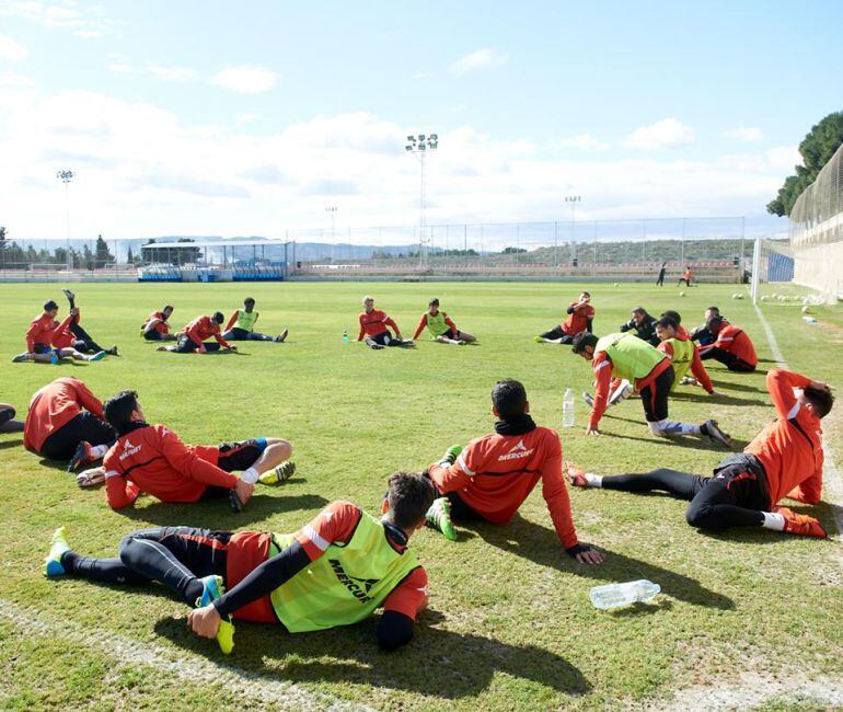 La plantilla del Real Zaragoza se ha entrenado por última vez en la Ciudad Deportiva antes de viajar a Tenerife