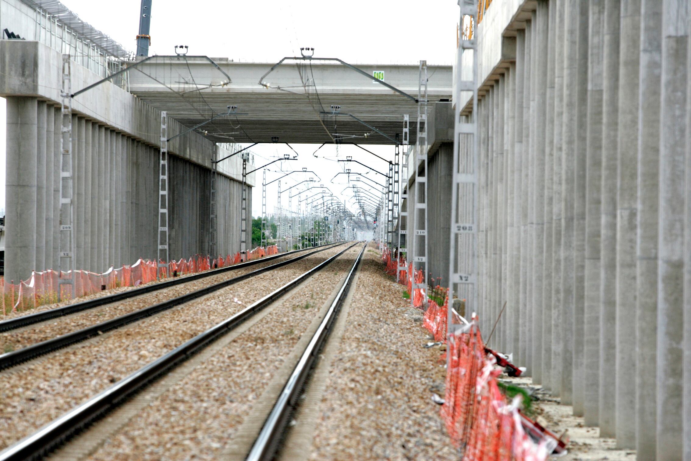 Obras en la pérgola de Torneros (León) de la Línea de Alta Velocidad Valladolid-Venta de Baños-Palencia-León. Torneros (León) 17-5-11. Carlos S. Campillo / ICAL