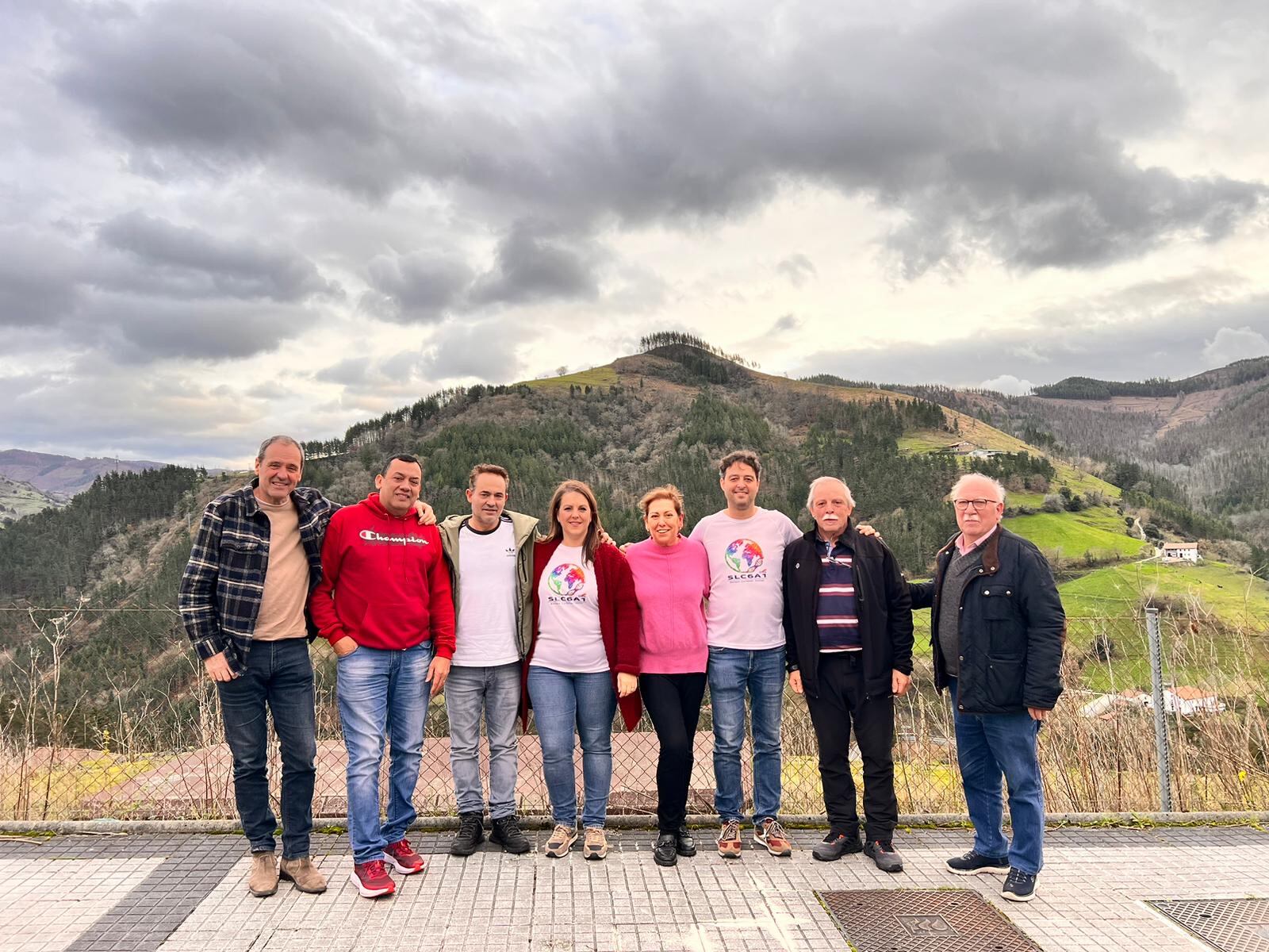 De izquierda a derecha: Pedro, Bernardo, Jesús, Laura, Mireia, Andrés, Paco y Jesús Mari