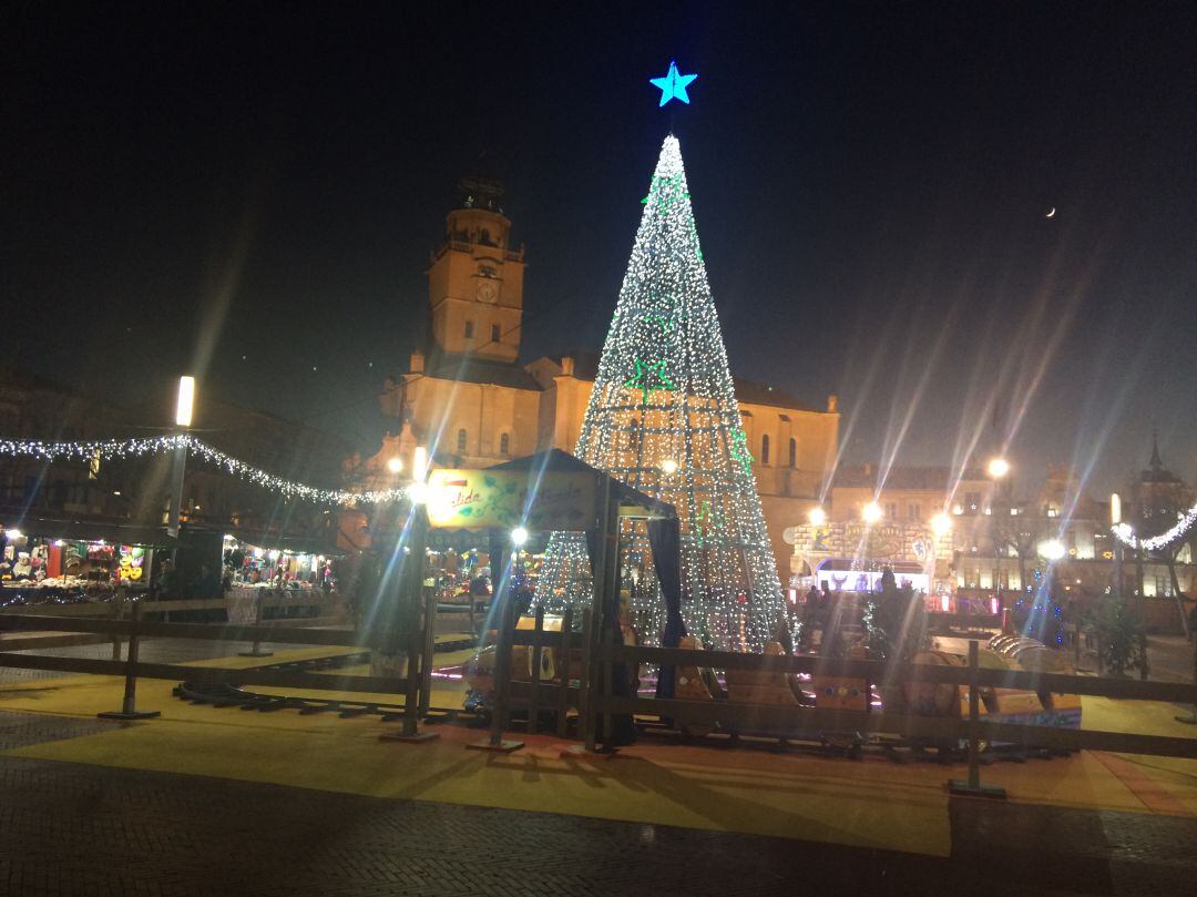 El árbol de Navidad se instalará este año en la zona institucional de la Plaza Mayor