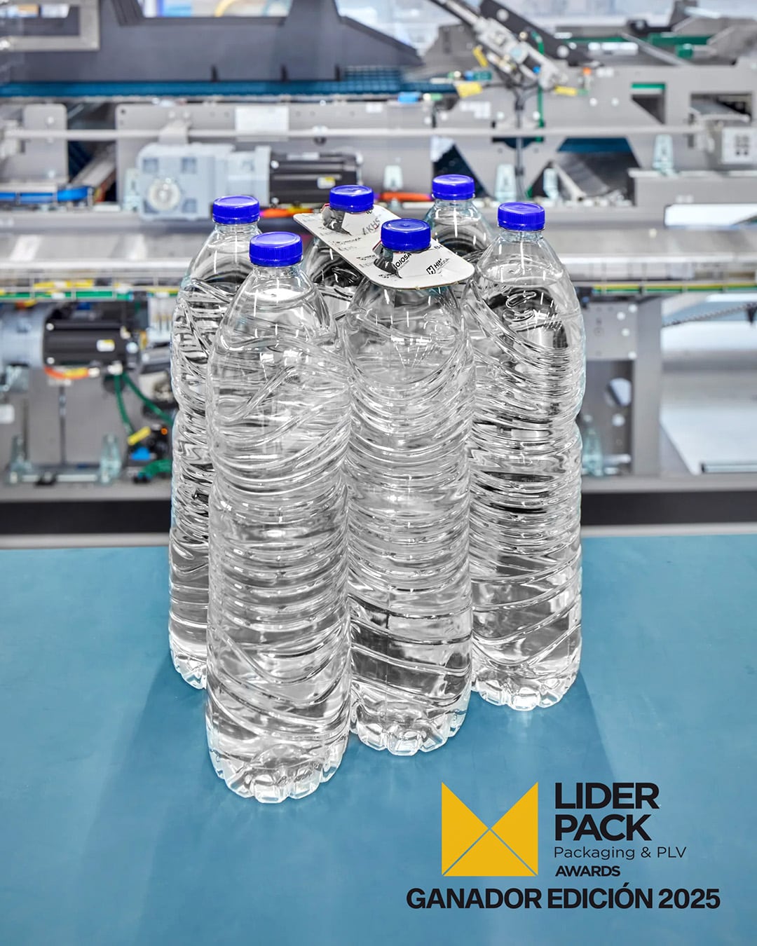 Hinojosa gana el Liderpack 2025 con BottleClip Carrier, la solución de cartón 100% reciclable para el transporte de botellas