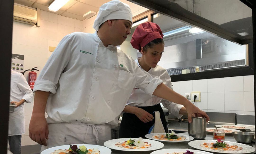 La hostelería lidera la creación de empleo estival