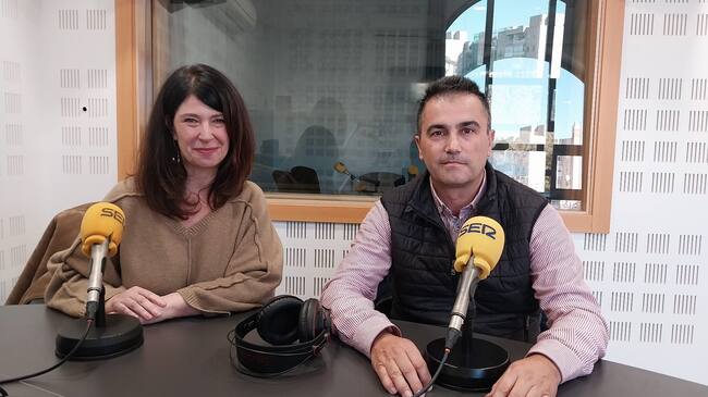 Mabel López (Fundación Esfera) y Emilio Fernández (APAMAD) en los estudios de 'Hoy por Hoy Madrid Sur'