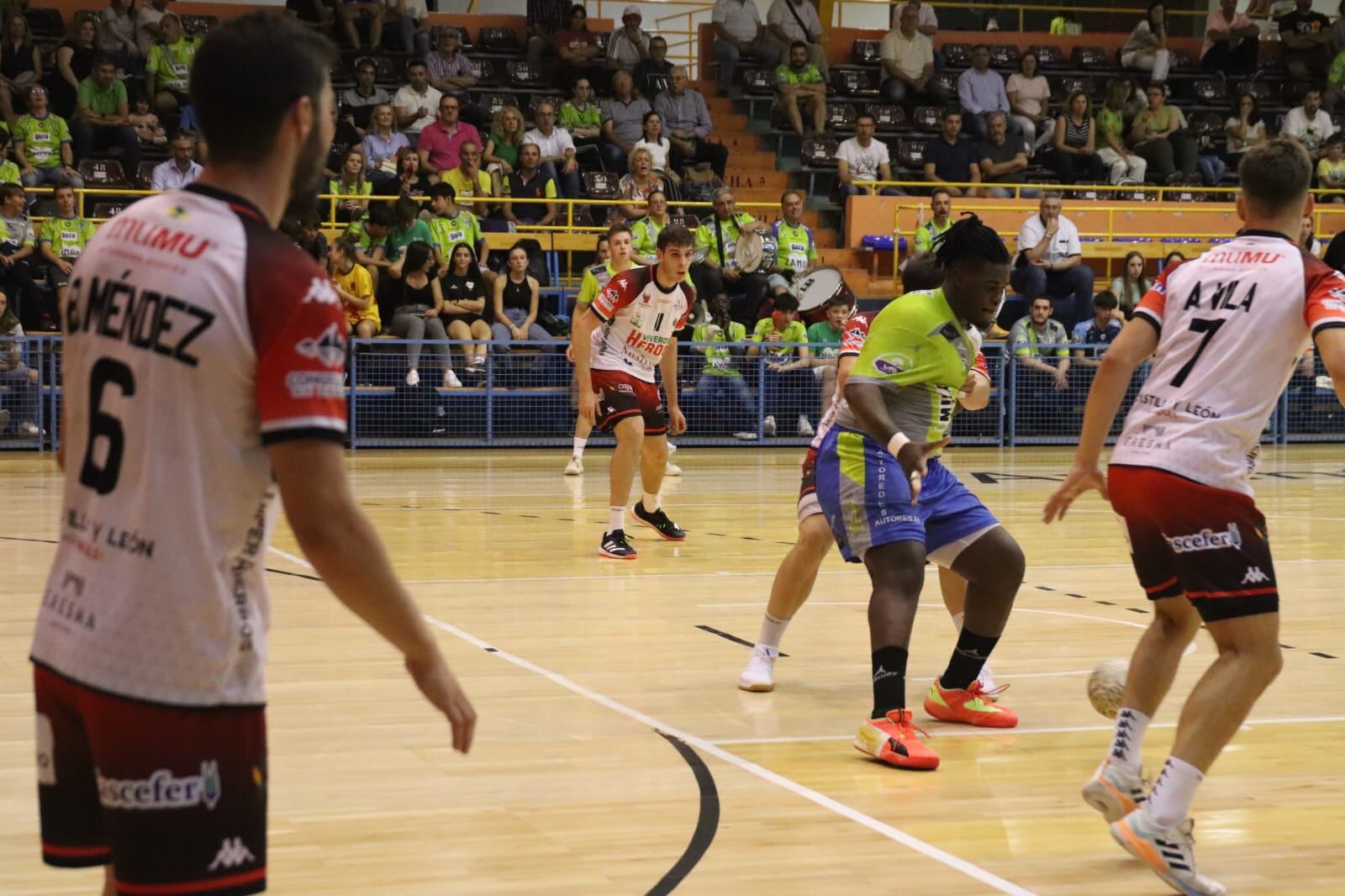 Balonmano Nava supera con facilidad a Zamora