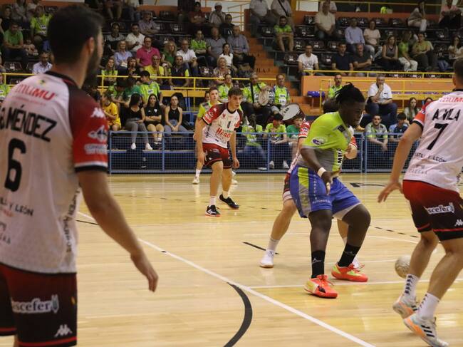 Balonmano Nava supera con facilidad a Zamora