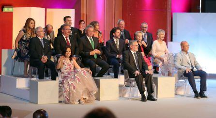 Los galardonados con la medalla de oro de Canarias y los Premios Canarias durante el acto institucional celebrado este jueves en Las Palmas de Gran Canaria.