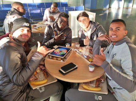 Jugadores del Lille en el aeropuerto